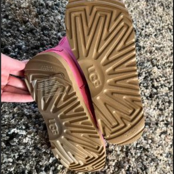 UGG Women Classic Short Pink Sheep Fur Winter Boots Shoe Women US 5 EU 37 UK 3 - Picture 5 of 7